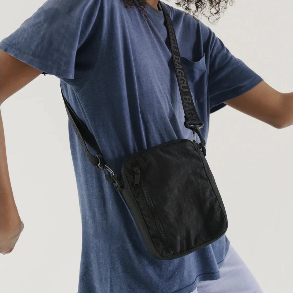 BAGGU Black Sports Crossbody Bag